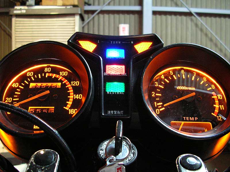 バイクにのる人] RZ250のメーター照明をLED化